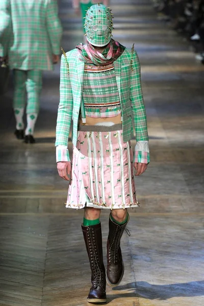 Look 25